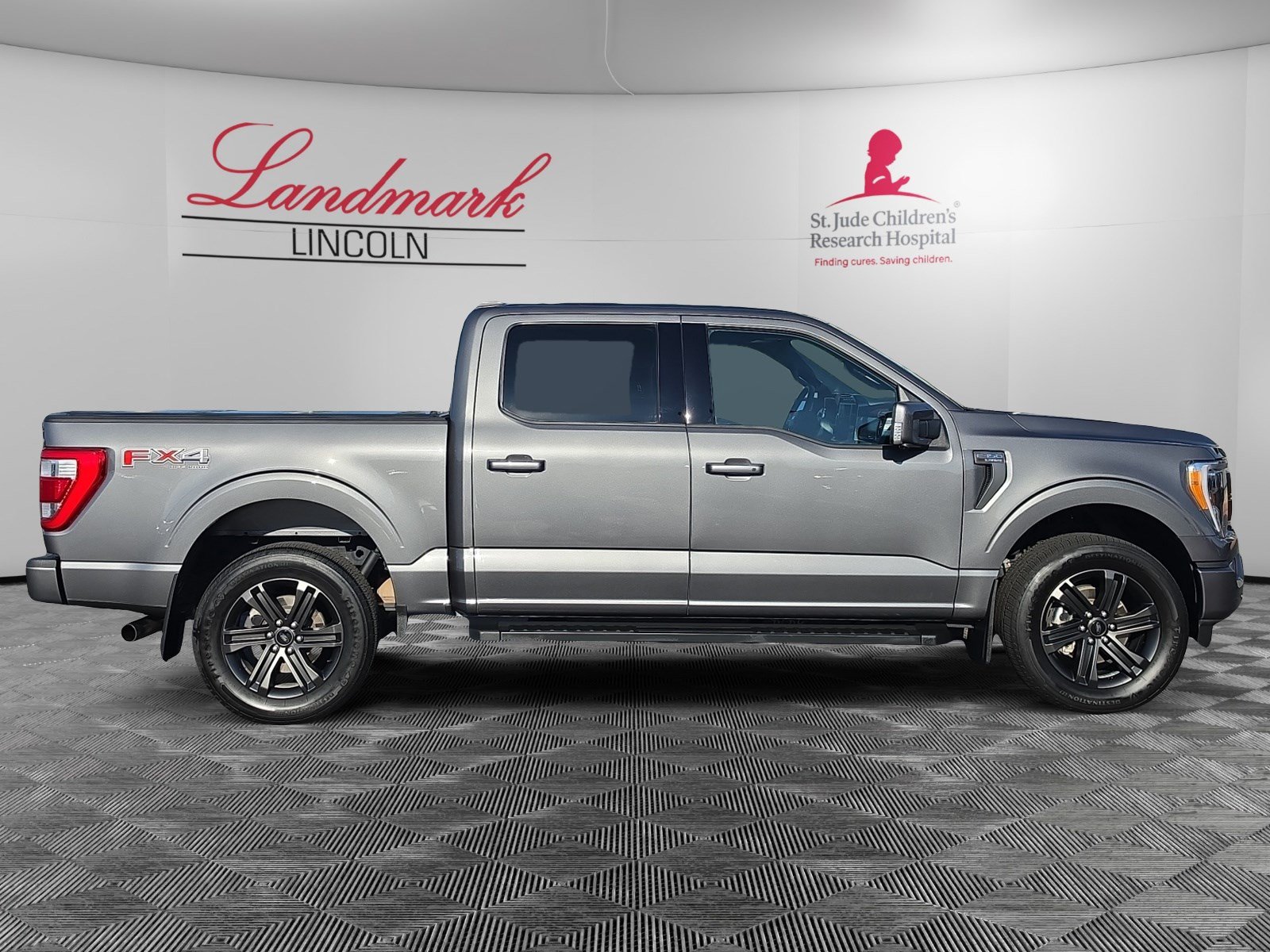 Used 2022 Ford F150 Lariat w/ Max Trailer Tow Package AWD/4WD image 6