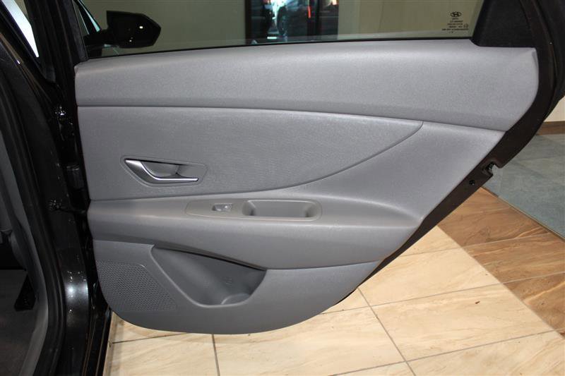 Used 2021 Hyundai Elantra SEL FWD image 32