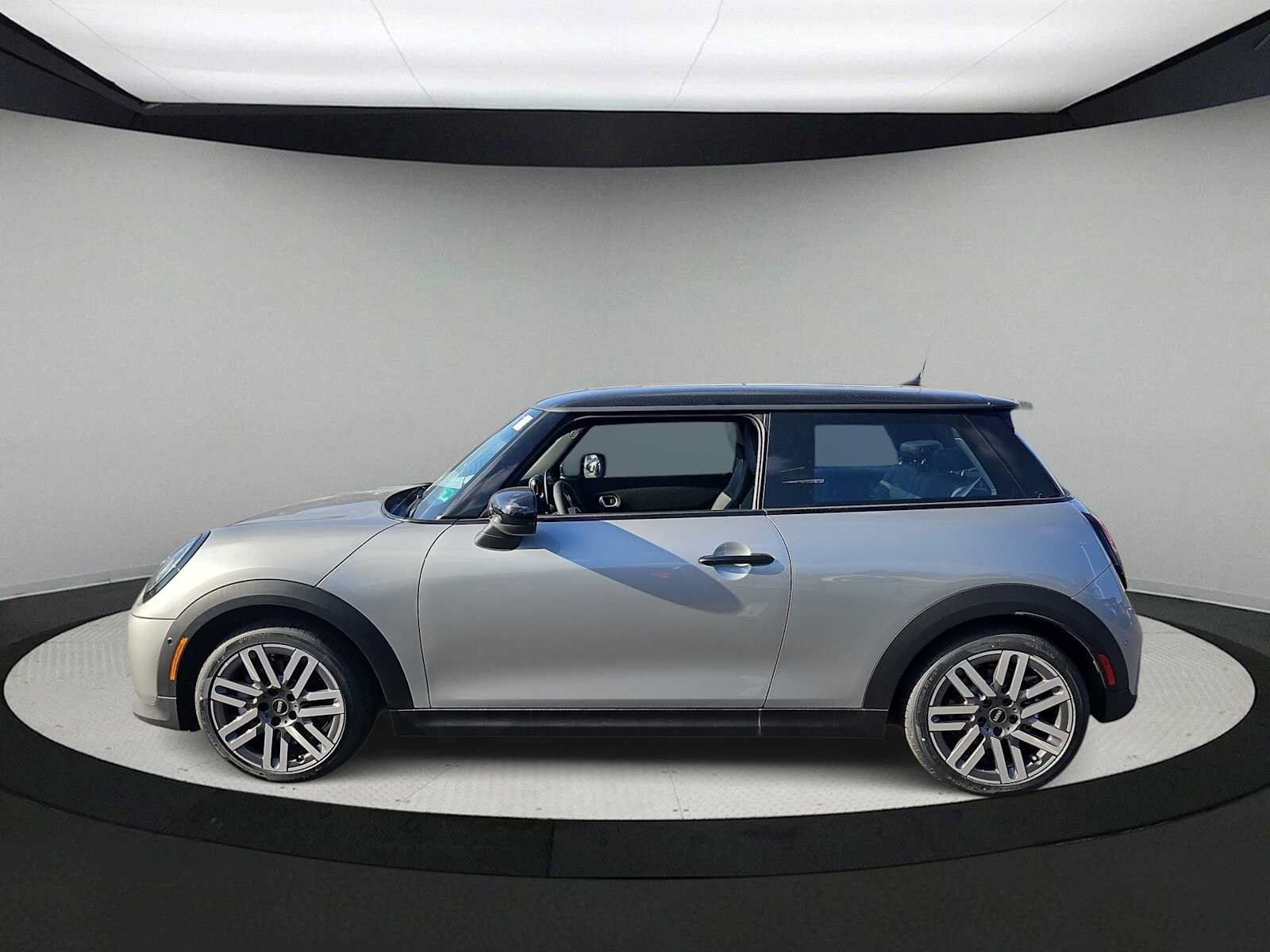 New 2026 MINI Cooper 2-Door Hardtop FWD image 5