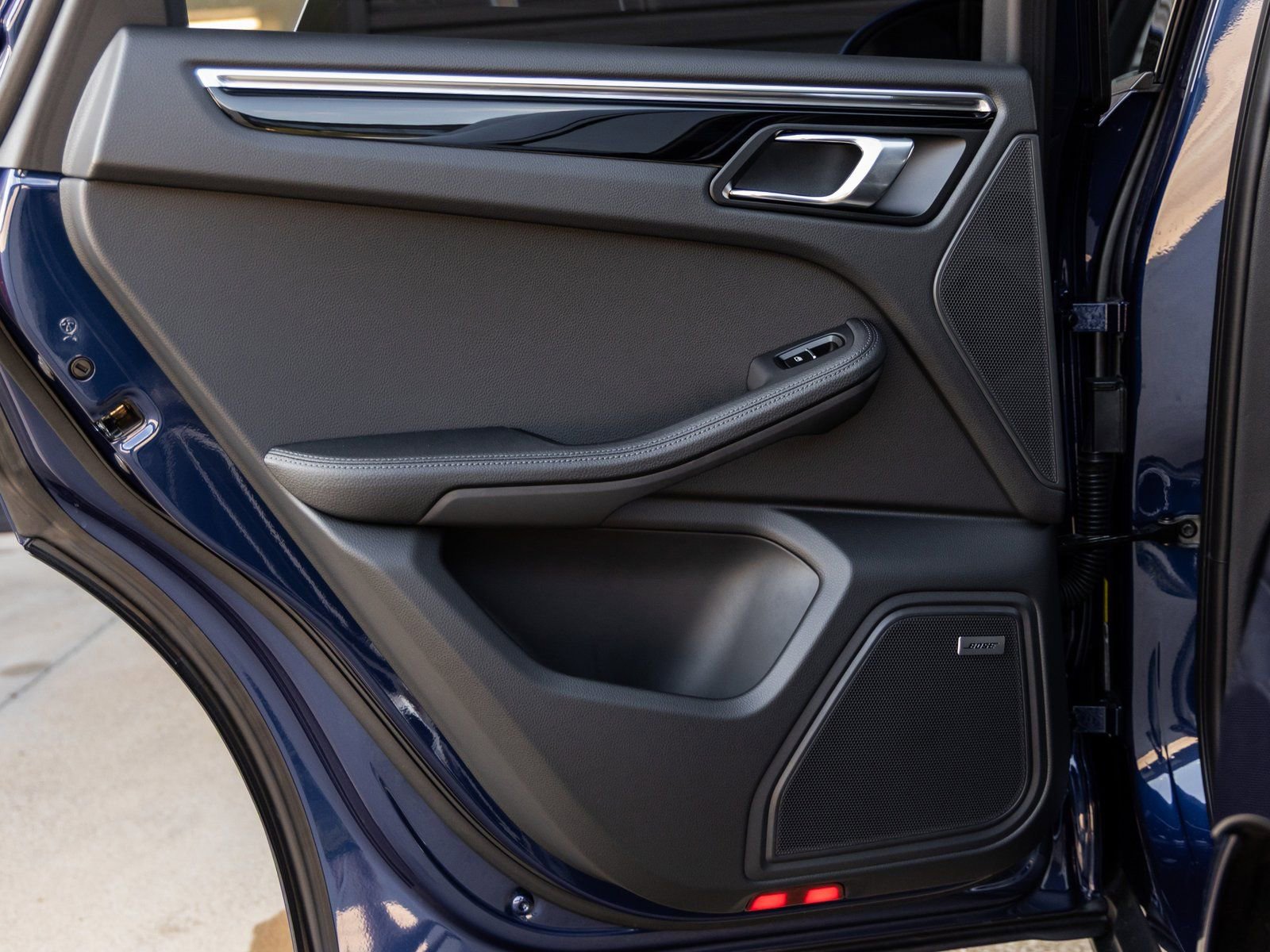 Certified 2025 Porsche Macan image 27