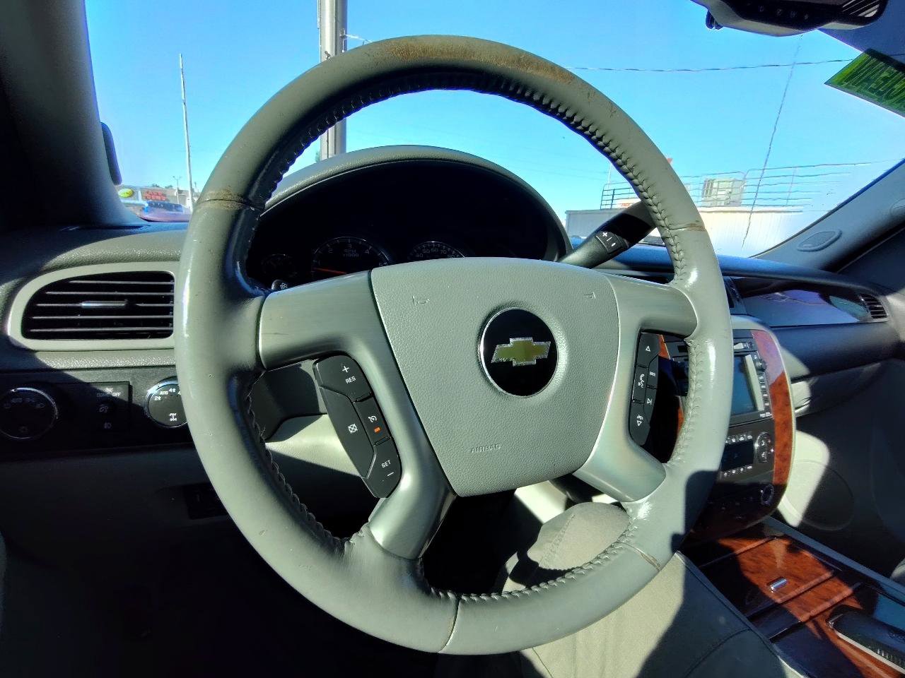 Used 2011 Chevrolet Avalanche LTZ image 18