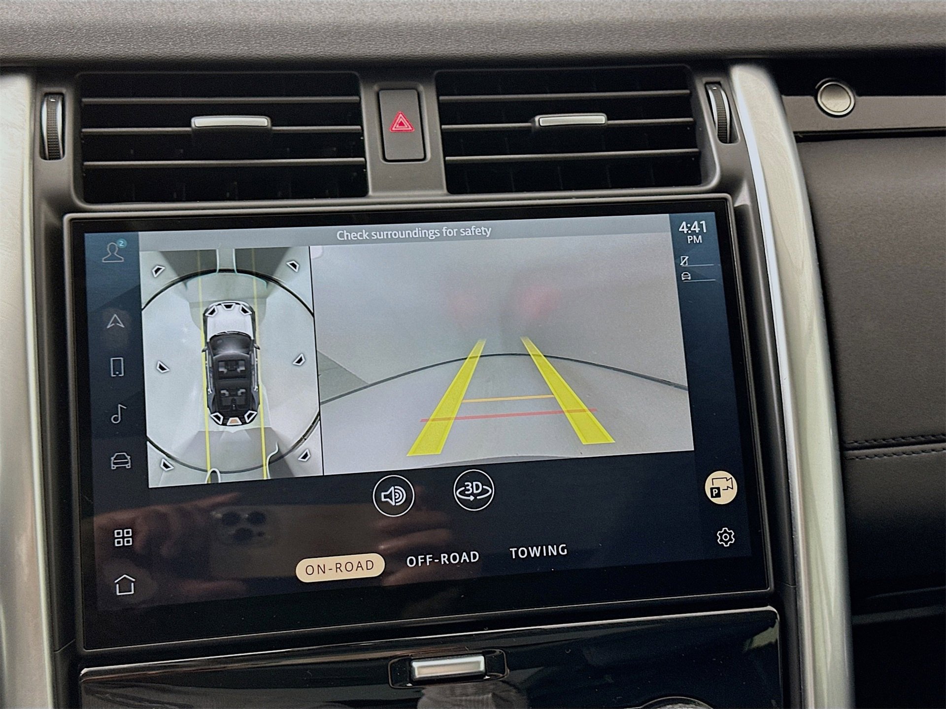 Used 2024 Land Rover Discovery S image 15