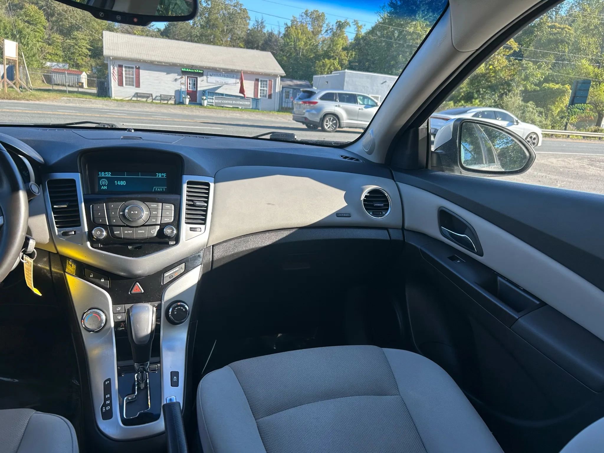 Used 2012 Chevrolet Cruze LT image 27