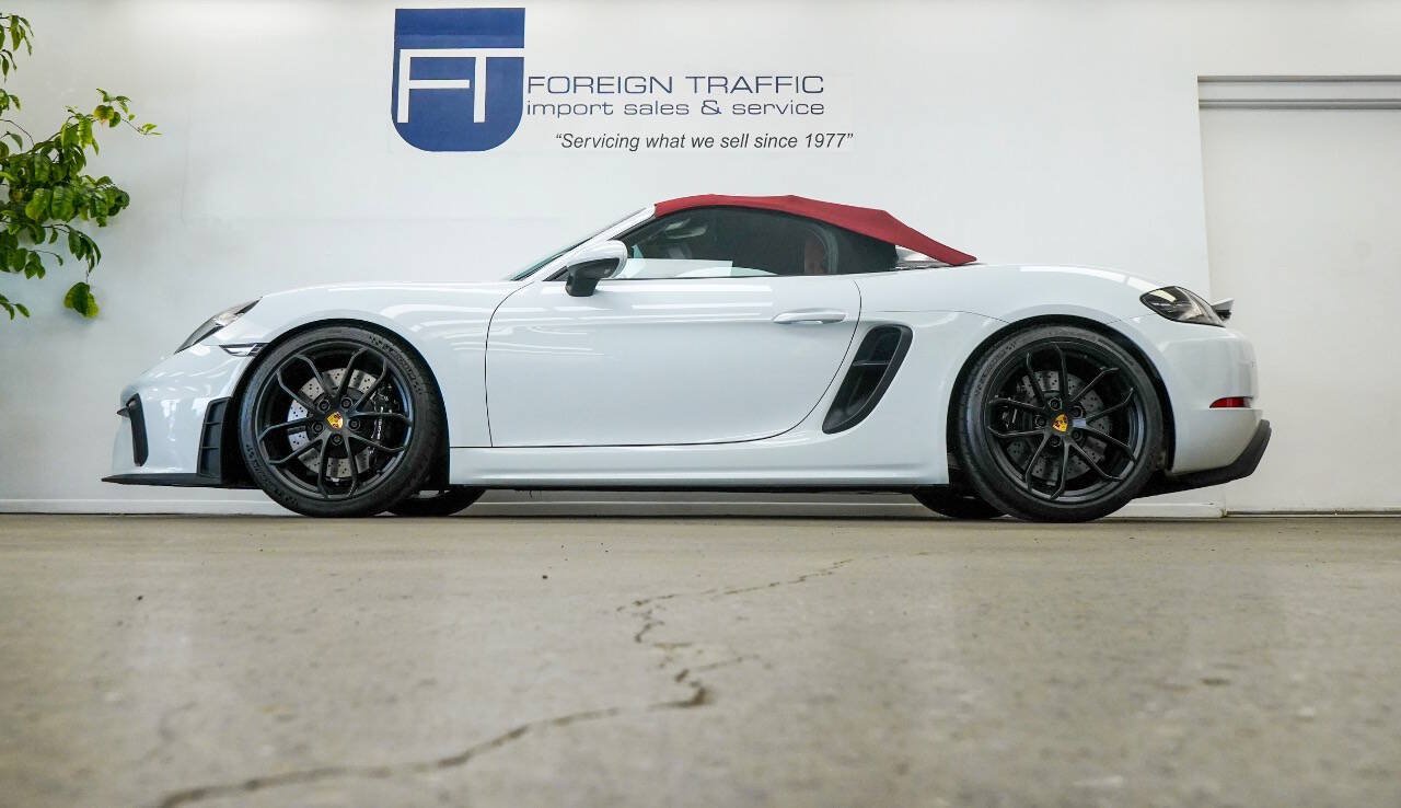 Used 2020 Porsche 718 Boxster Spyder RWD image 39