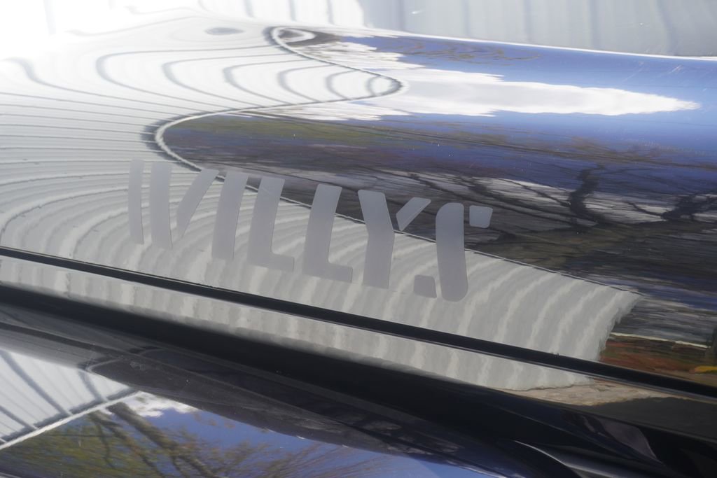 Used 2022 Jeep Gladiator Willys AWD/4WD image 7