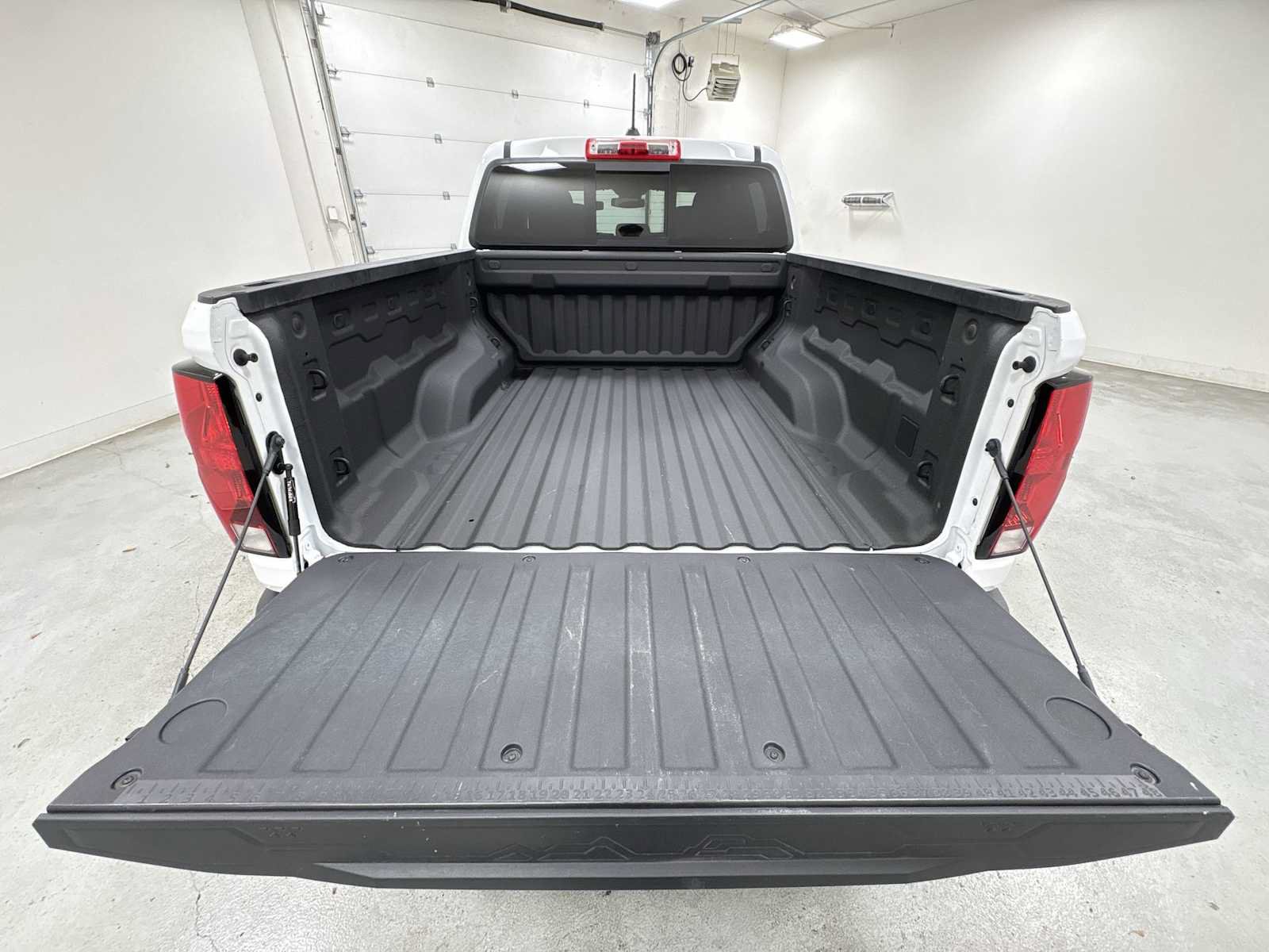 Used 2025 Chevrolet Colorado W/T w/ Advanced Trailering Package RWD image 28