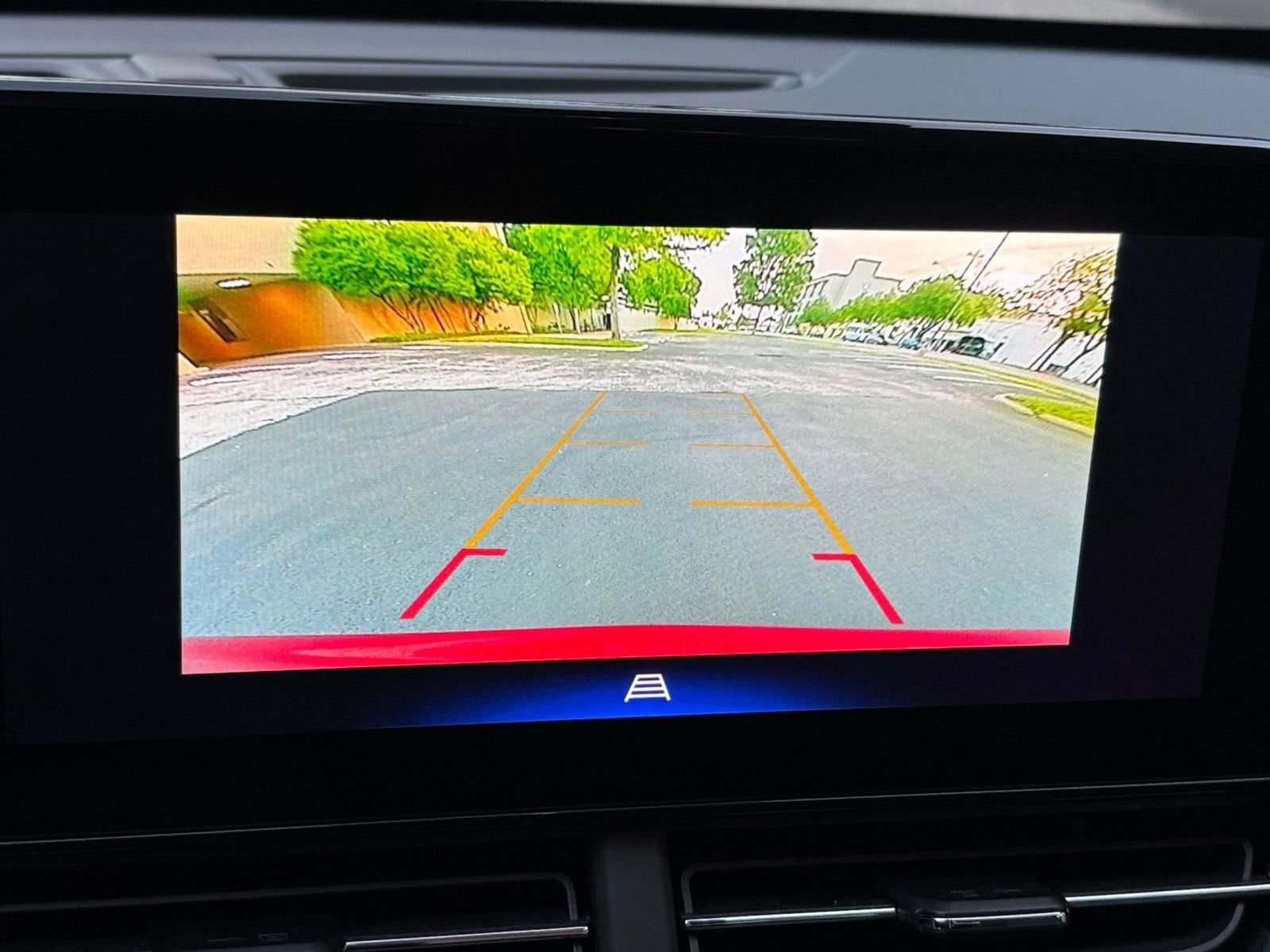Used 2025 Chevrolet Trax LT w/ LT Convenience Package FWD image 20