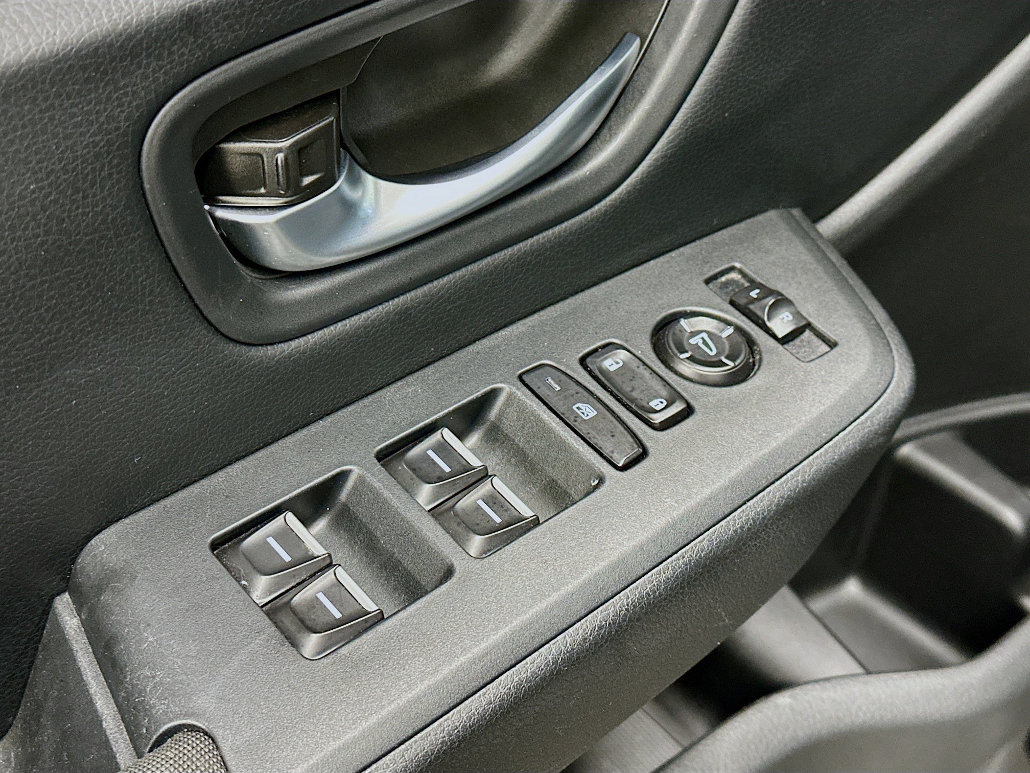Used 2025 Honda Pilot Sport image 15