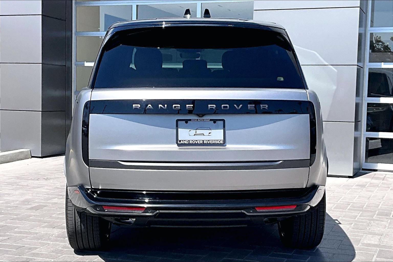 New 2026 Land Rover Range Rover Long Wheelbase SE AWD/4WD image 4