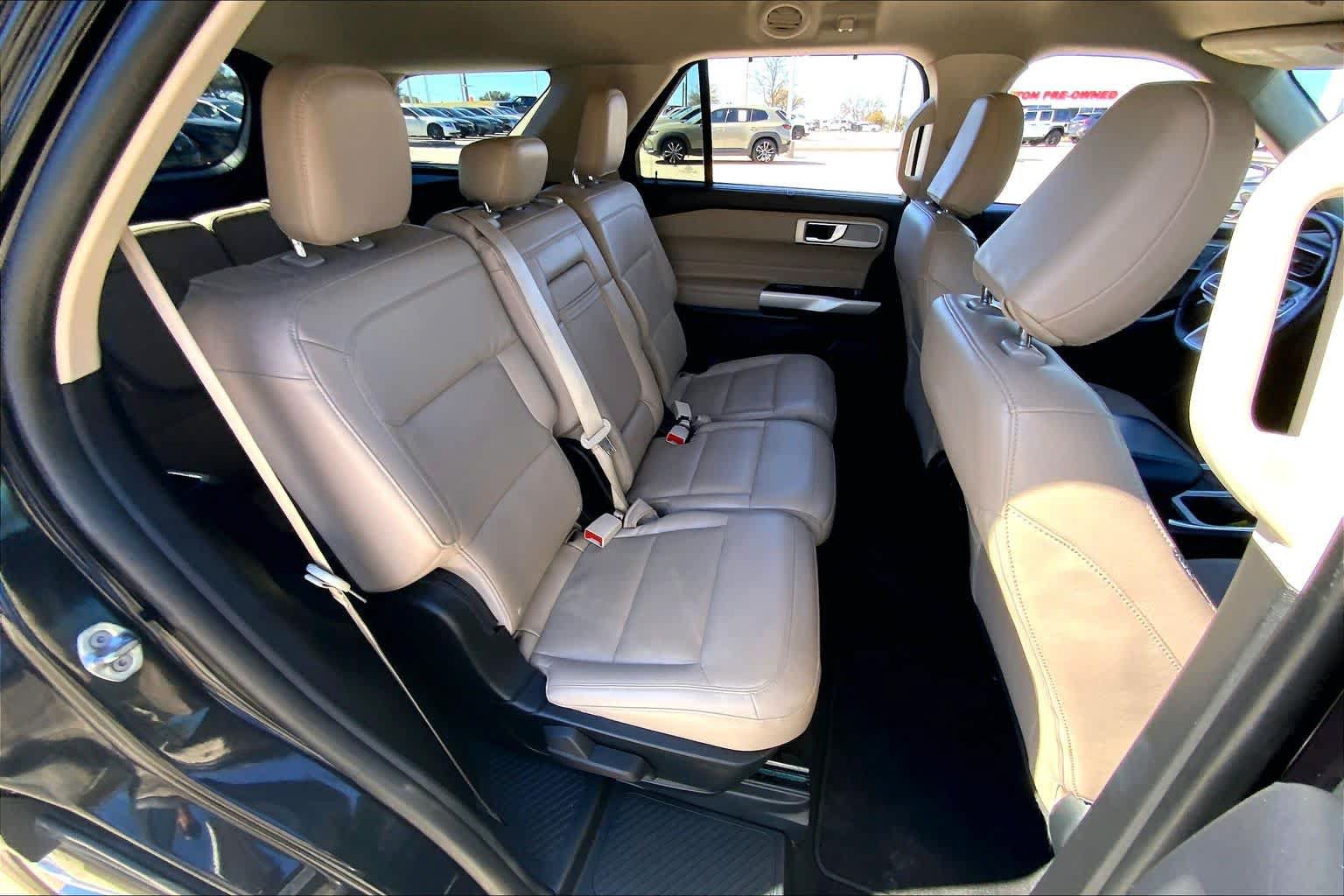 Used 2023 Ford Explorer Limited AWD/4WD image 36