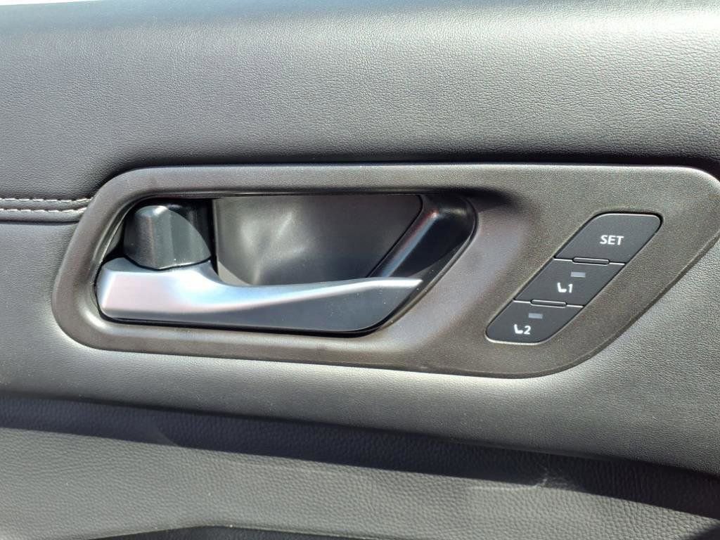 New 2025 Nissan Pathfinder Platinum w/ Black Appearance Package image 21