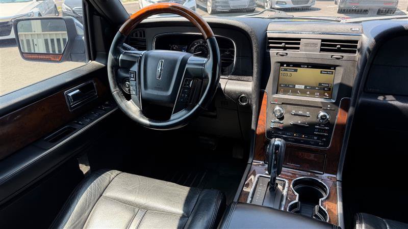 Used 2016 Lincoln Navigator L Select AWD/4WD image 16