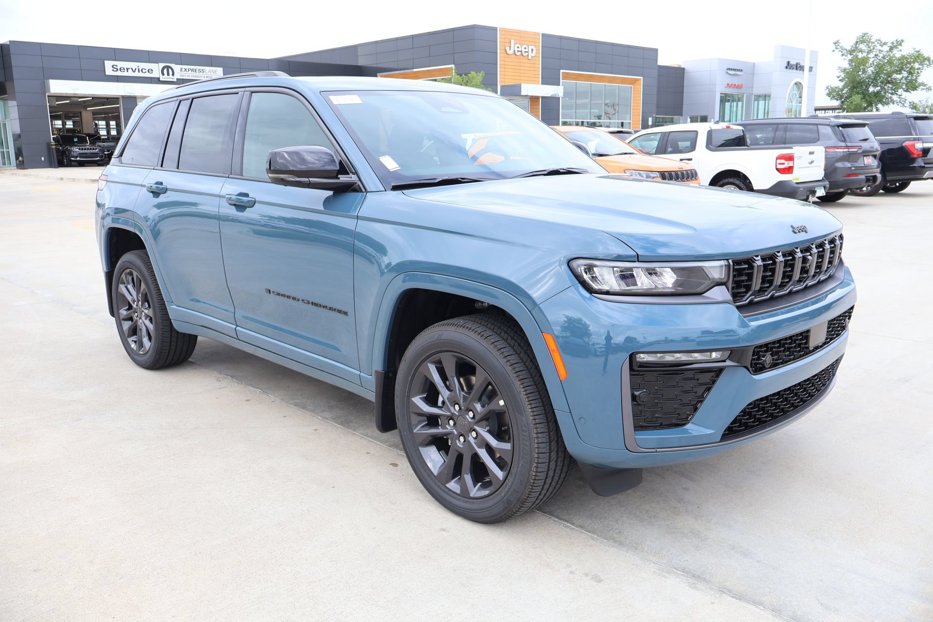 New 2026 Jeep Grand Cherokee Limited AWD/4WD image 1