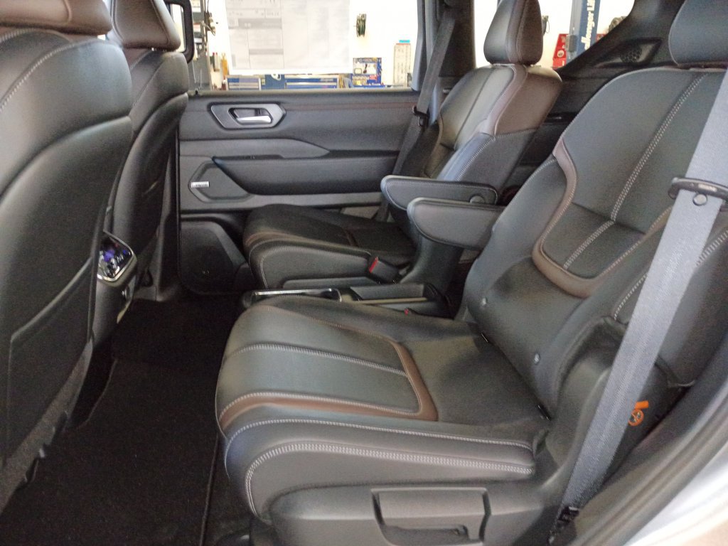 New 2026 Nissan Armada SL w/ Captain's Chari Seat Package AWD/4WD image 18