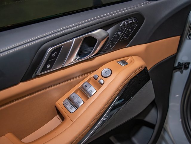 Certified 2025 BMW X7 xDrive40i w/ Executive Package image 14