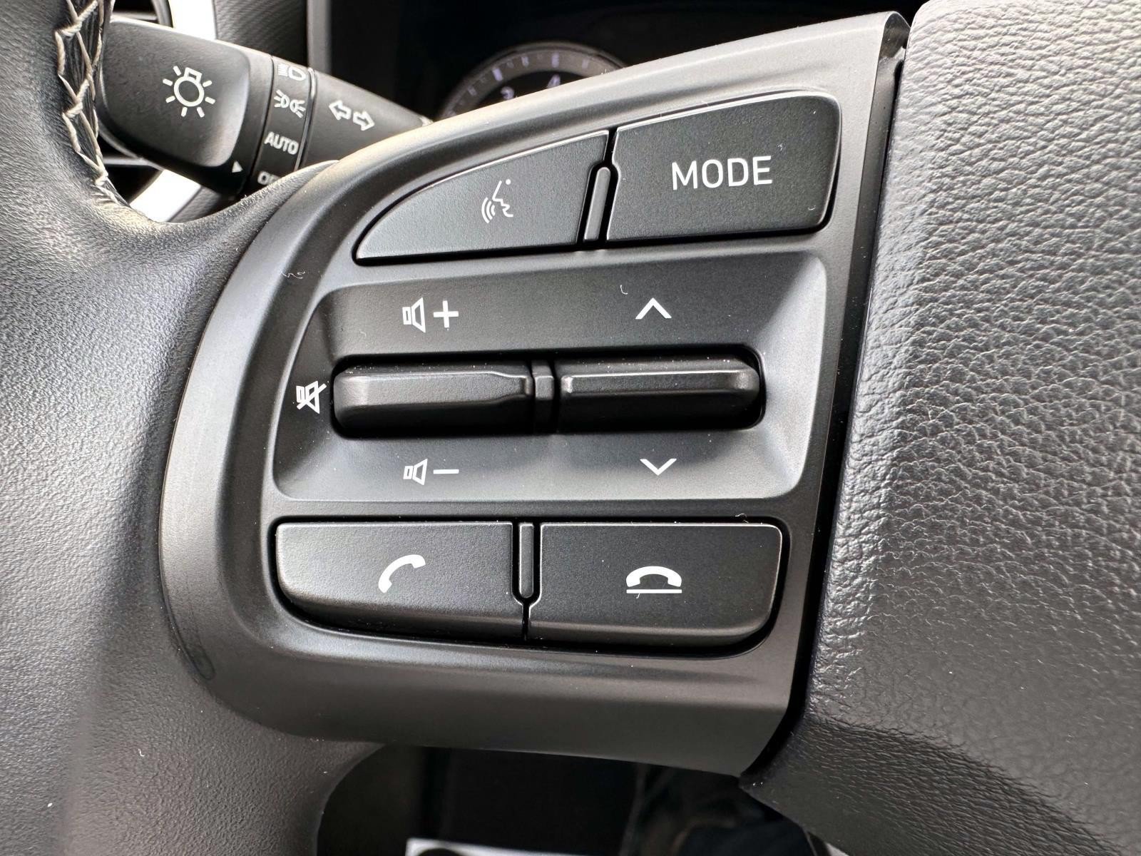 Used 2022 Hyundai Venue Limited FWD image 15