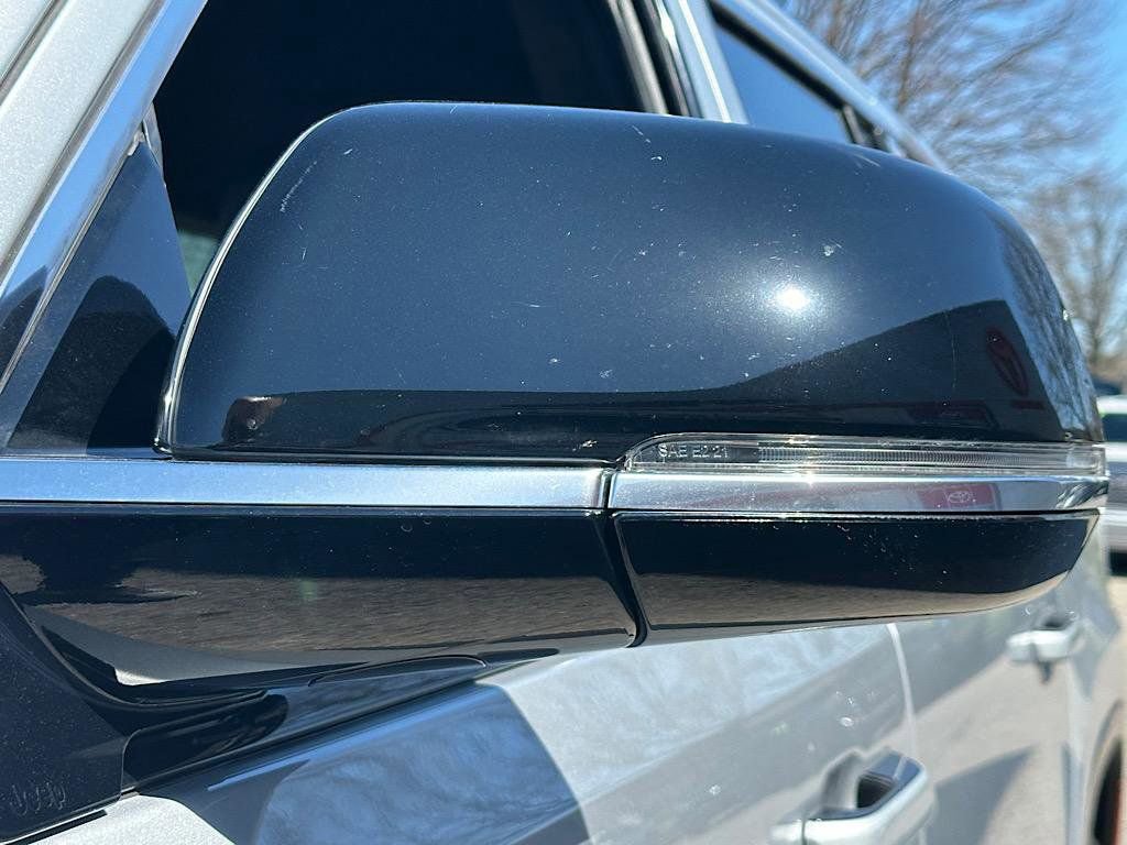 Used 2025 Jeep Wagoneer L Series II w/ 8-pass Seating Package image 11