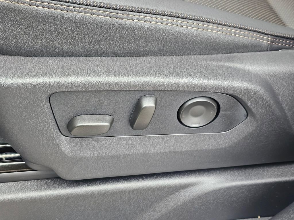 New 2026 Chevrolet Suburban High Country image 25