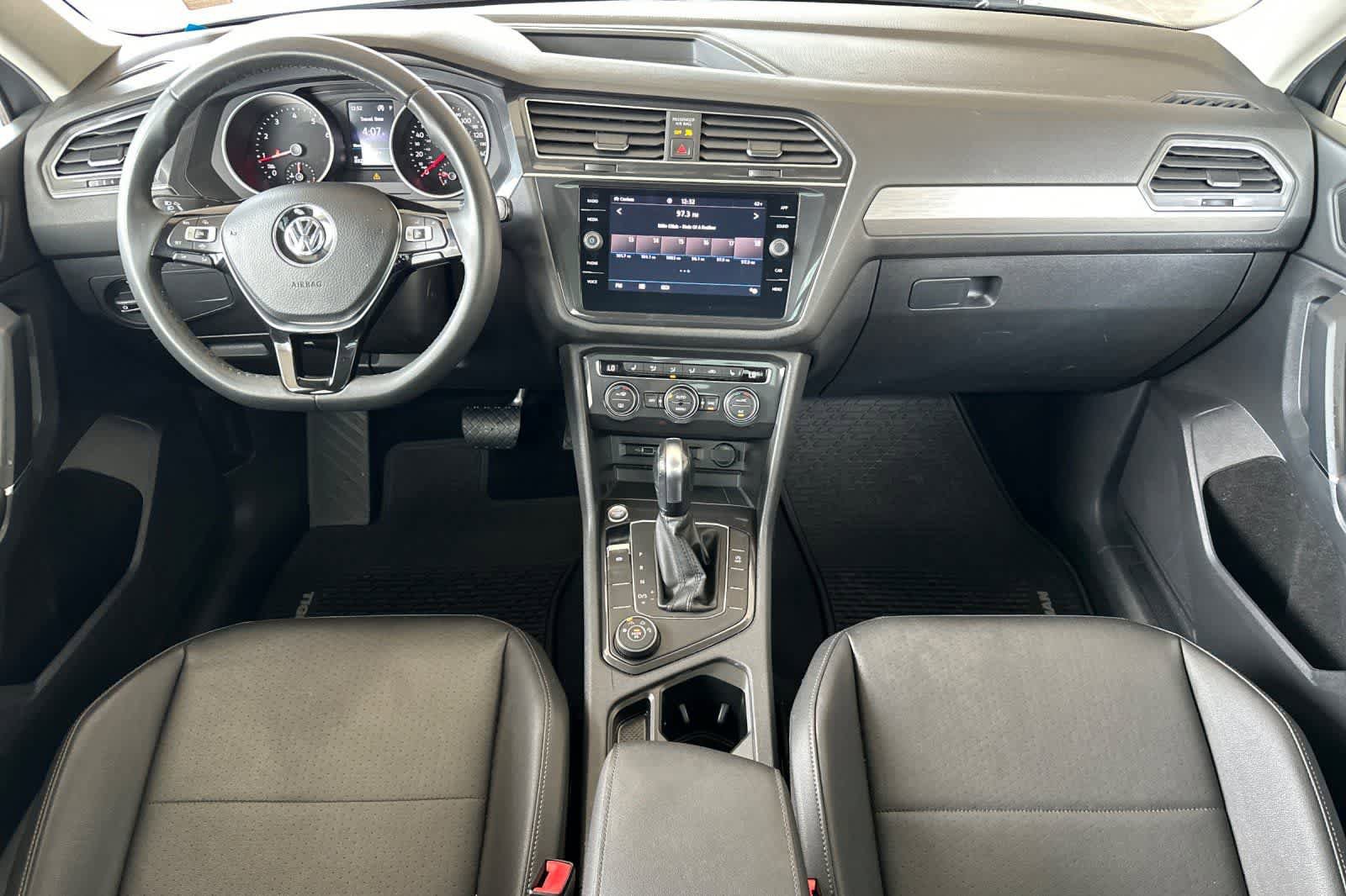Used 2020 Volkswagen Tiguan SE w/ Panoramic Sunroof Package AWD/4WD image 3