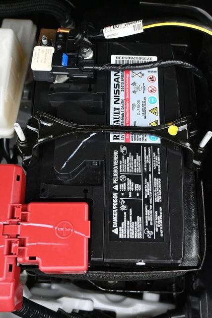 Used 2025 Nissan Kicks SR FWD image 40