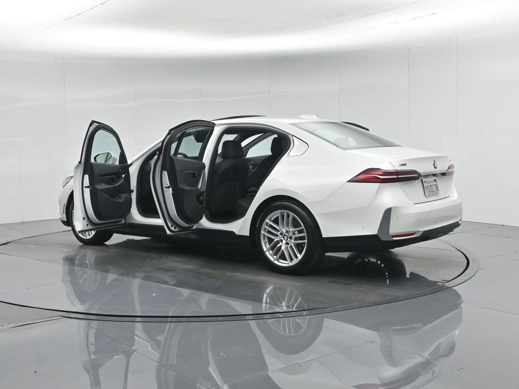 Used 2025 BMW 530i xDrive w/ Premium Package image 37