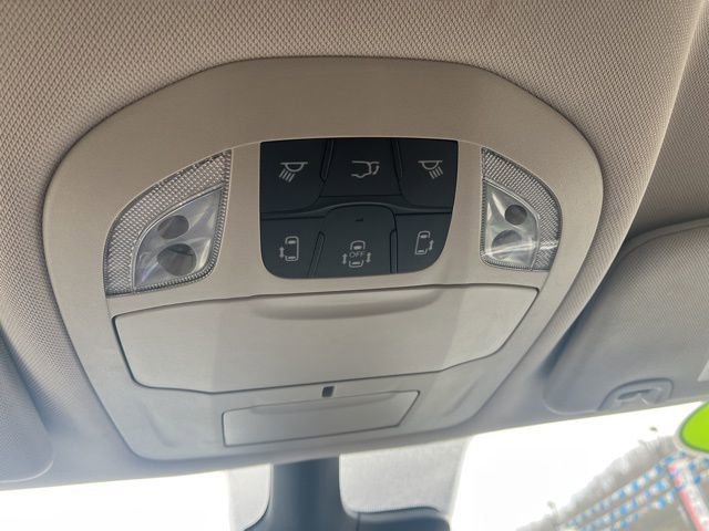 Used 2024 Chrysler Pacifica Touring-L image 31