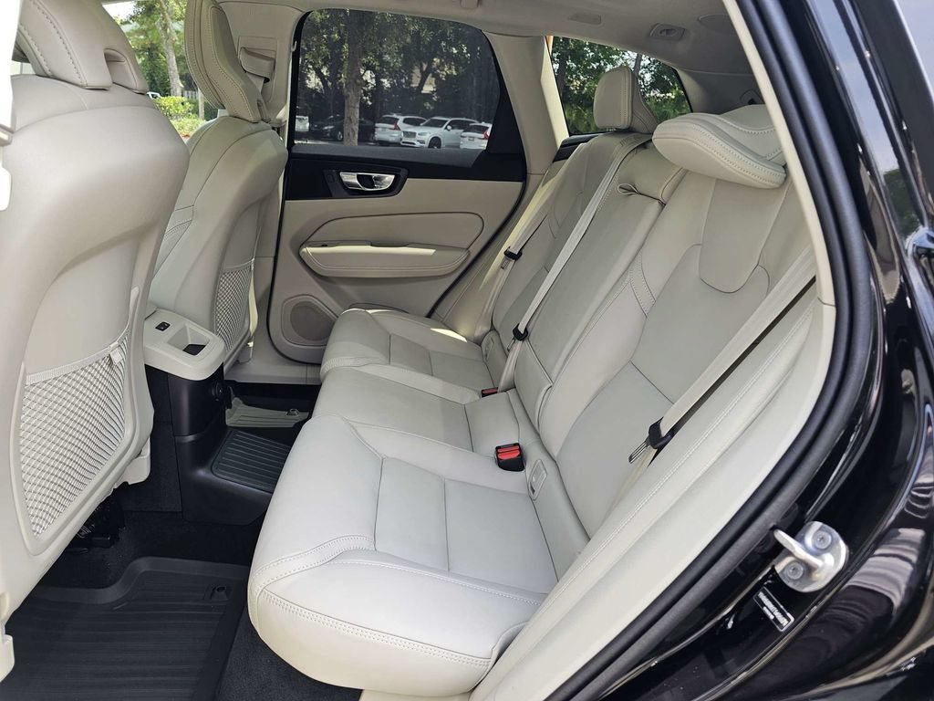 New 2026 Volvo XC60 T8 Ultra w/ Protection Package Premier AWD/4WD image 14