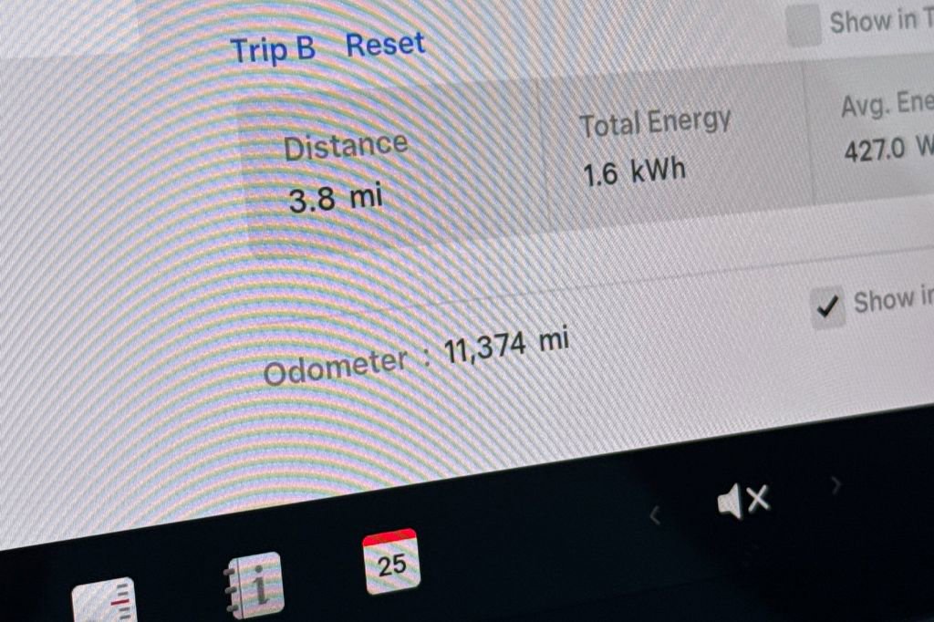 Used 2026 Tesla Model Y 2WD image 23