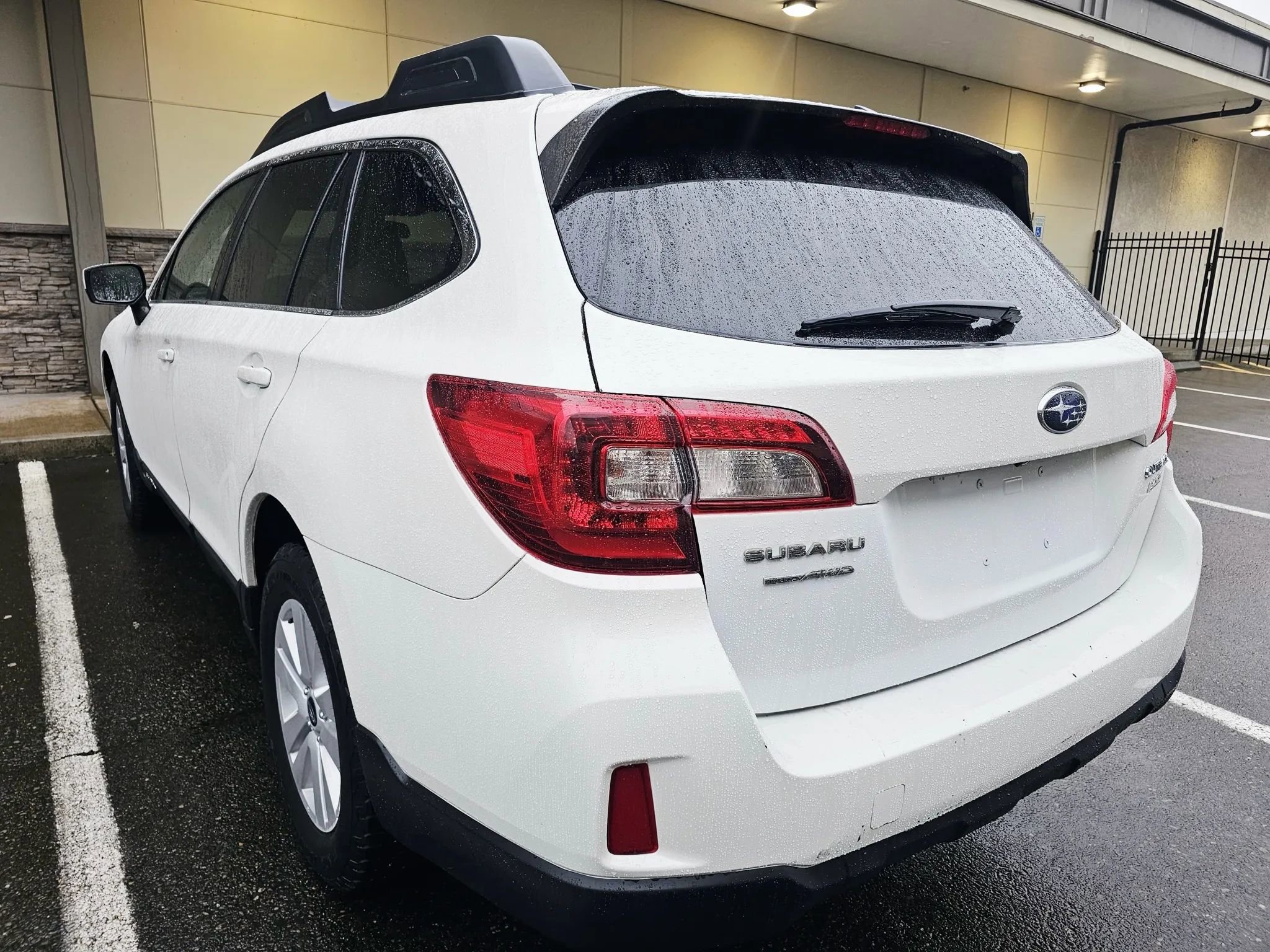 Used 2015 Subaru Outback 2.5i Premium image 3