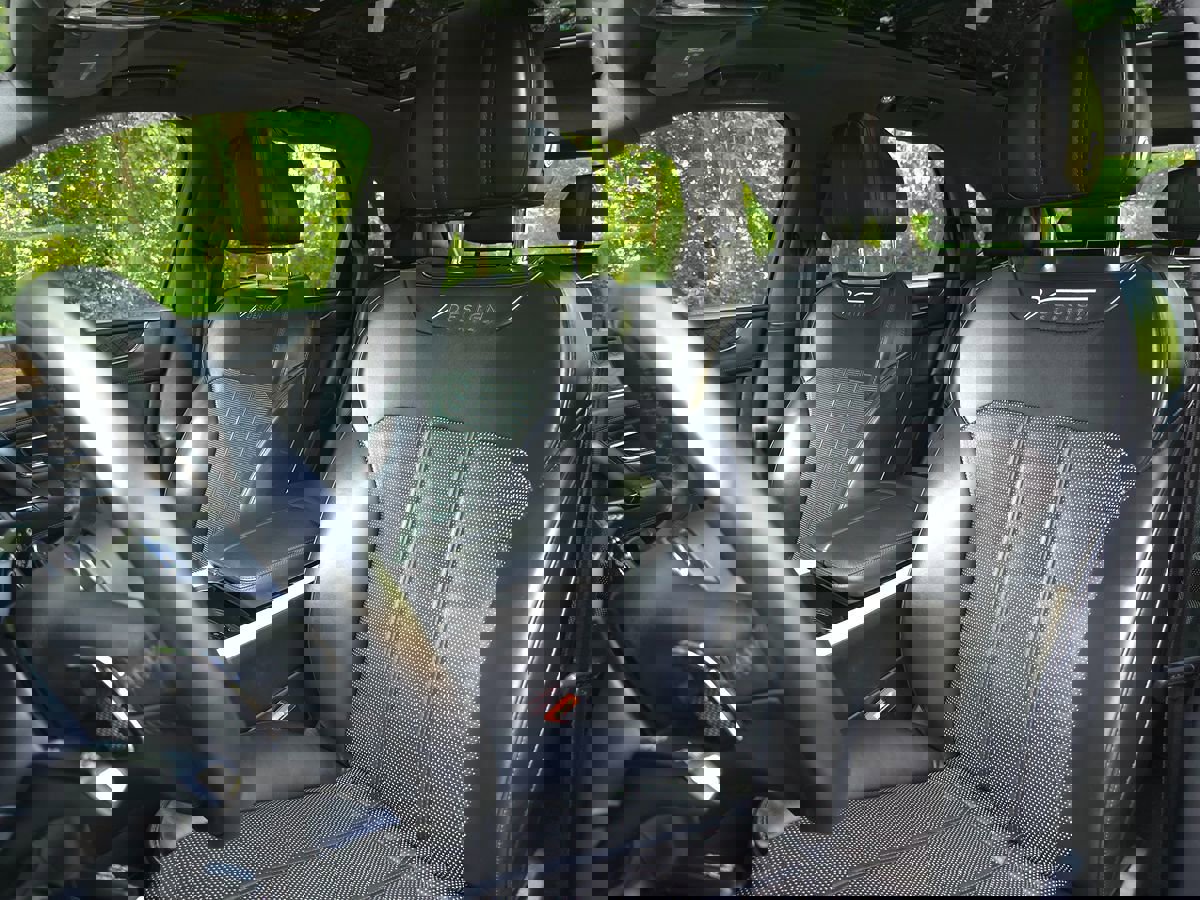 Used 2020 Bentley Bentayga Design Series image 14