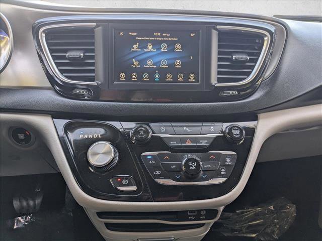 Used 2020 Chrysler Pacifica Touring-L image 15