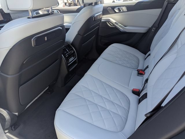 Used 2027 BMW X6 xDrive40i w/ Climate Comfort Package AWD/4WD image 18