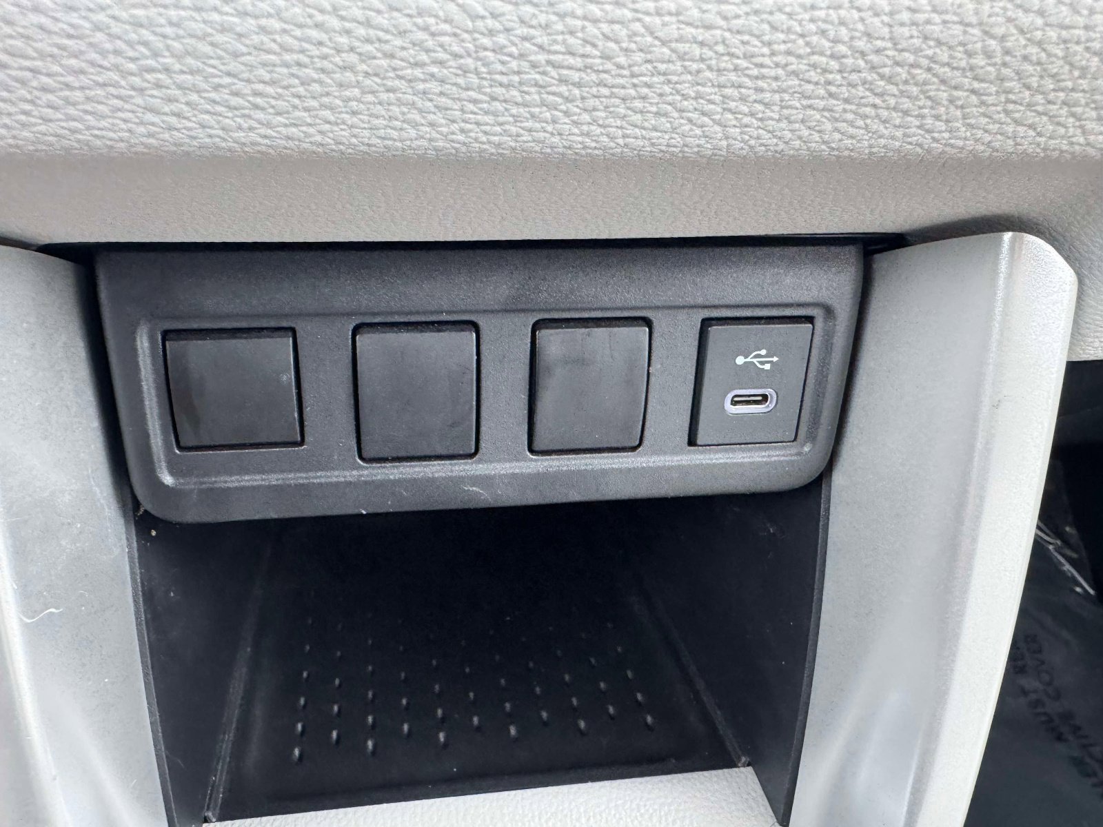 Used 2024 Toyota Corolla Cross L image 33