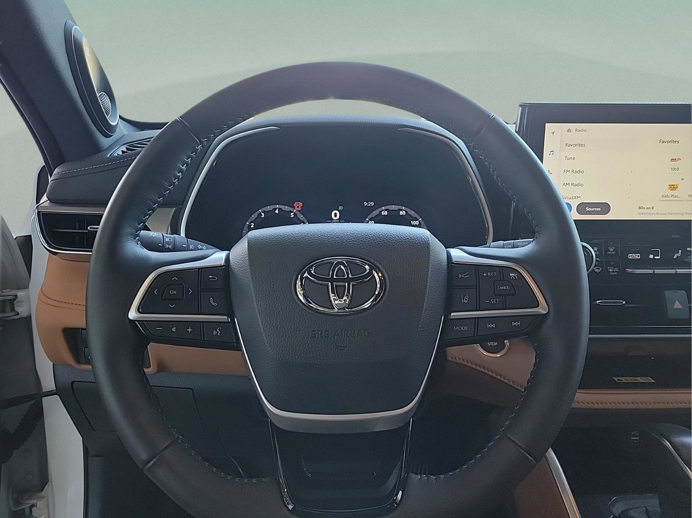 Used 2024 Toyota Highlander Platinum image 33