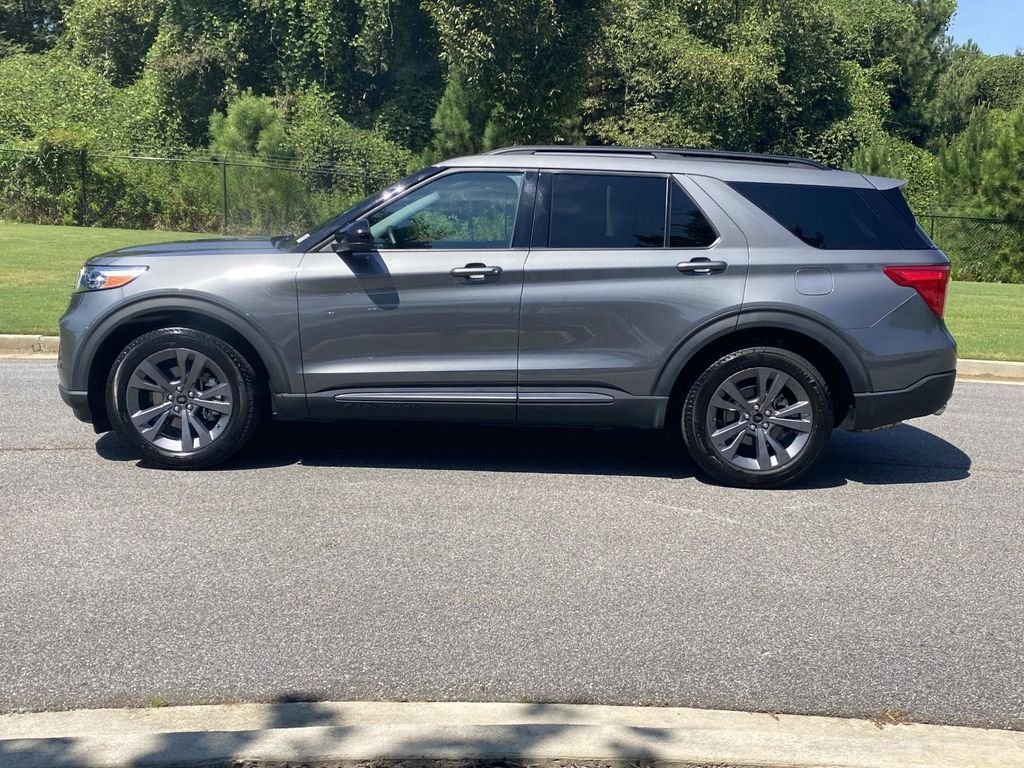 Used 2024 Ford Explorer XLT w/ Equipment Group 202A RWD image 9