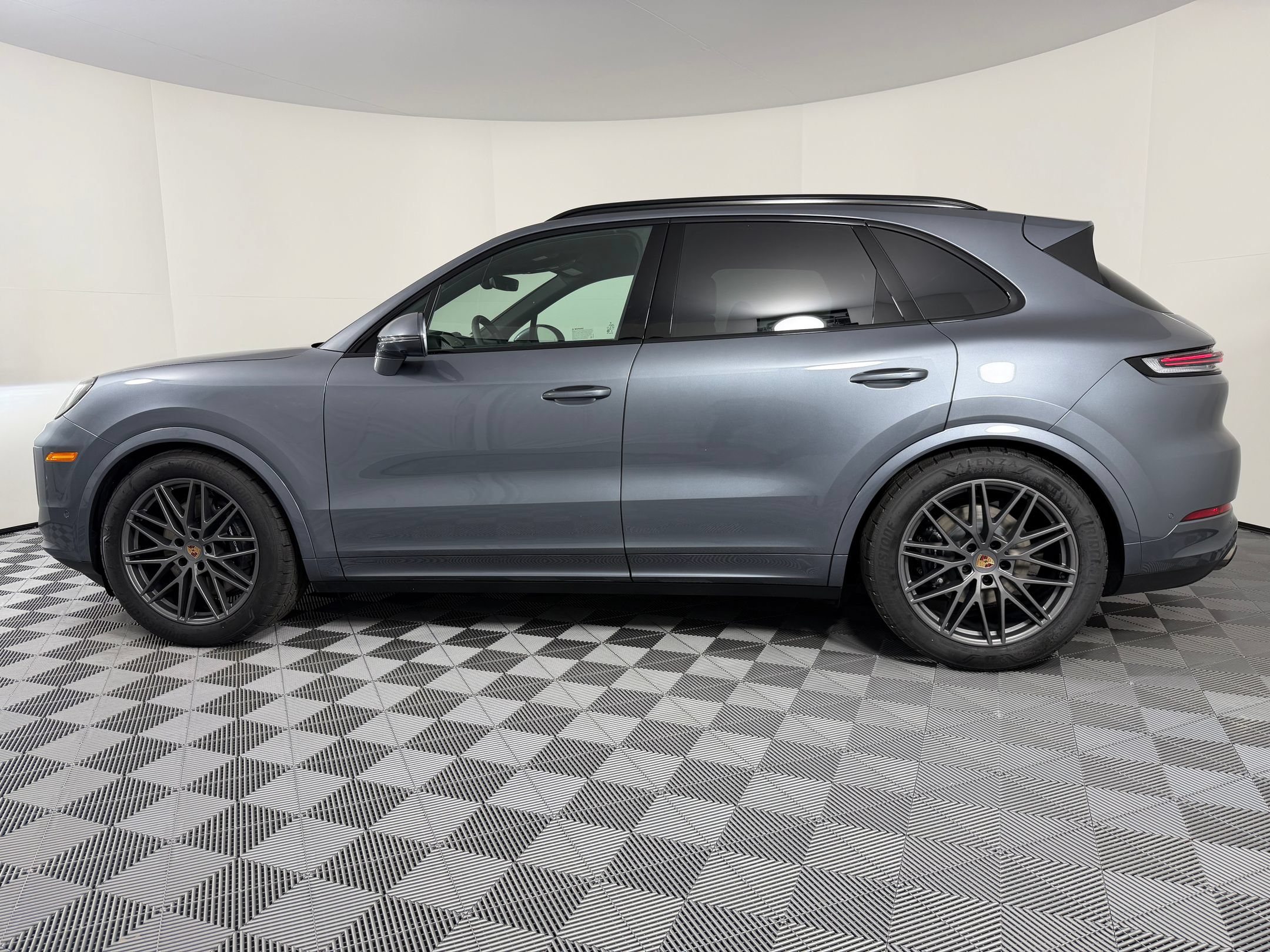 Certified 2026 Porsche Cayenne AWD/4WD image 2