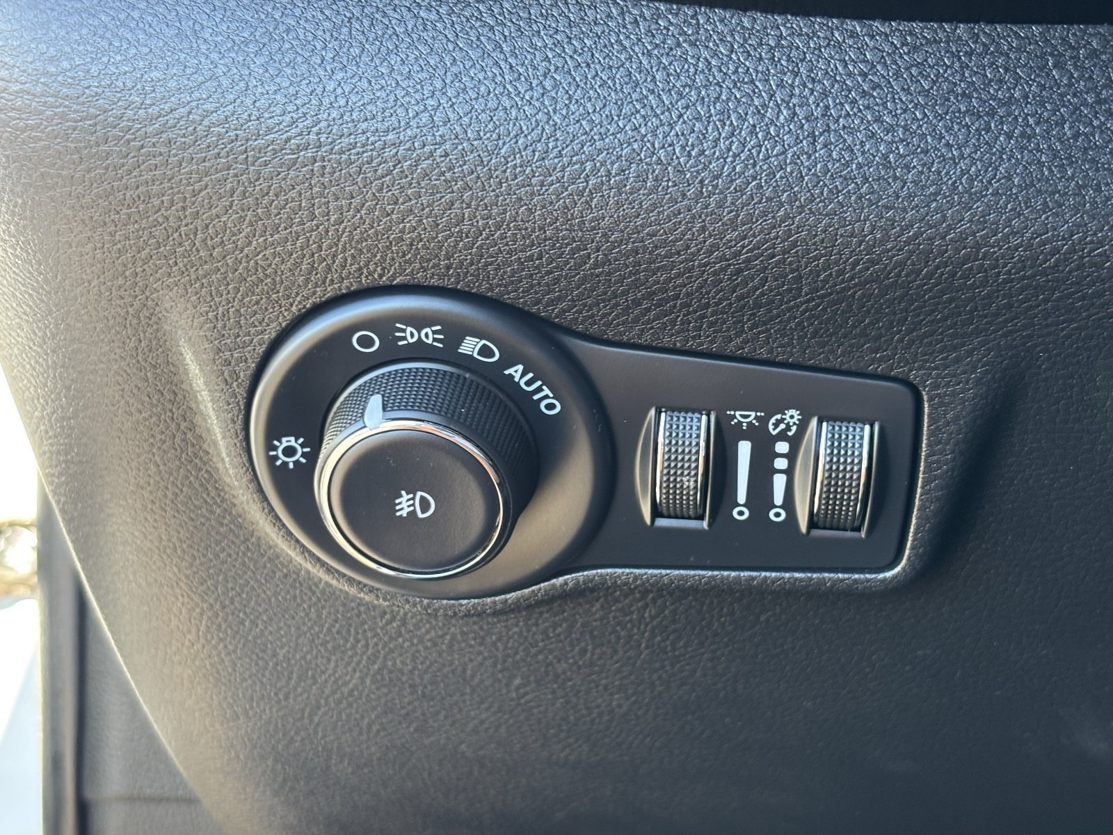 Used 2025 Jeep Compass Latitude AWD/4WD image 33