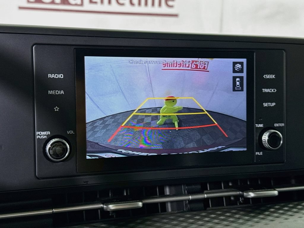 Used 2022 Kia Carnival LX FWD image 5