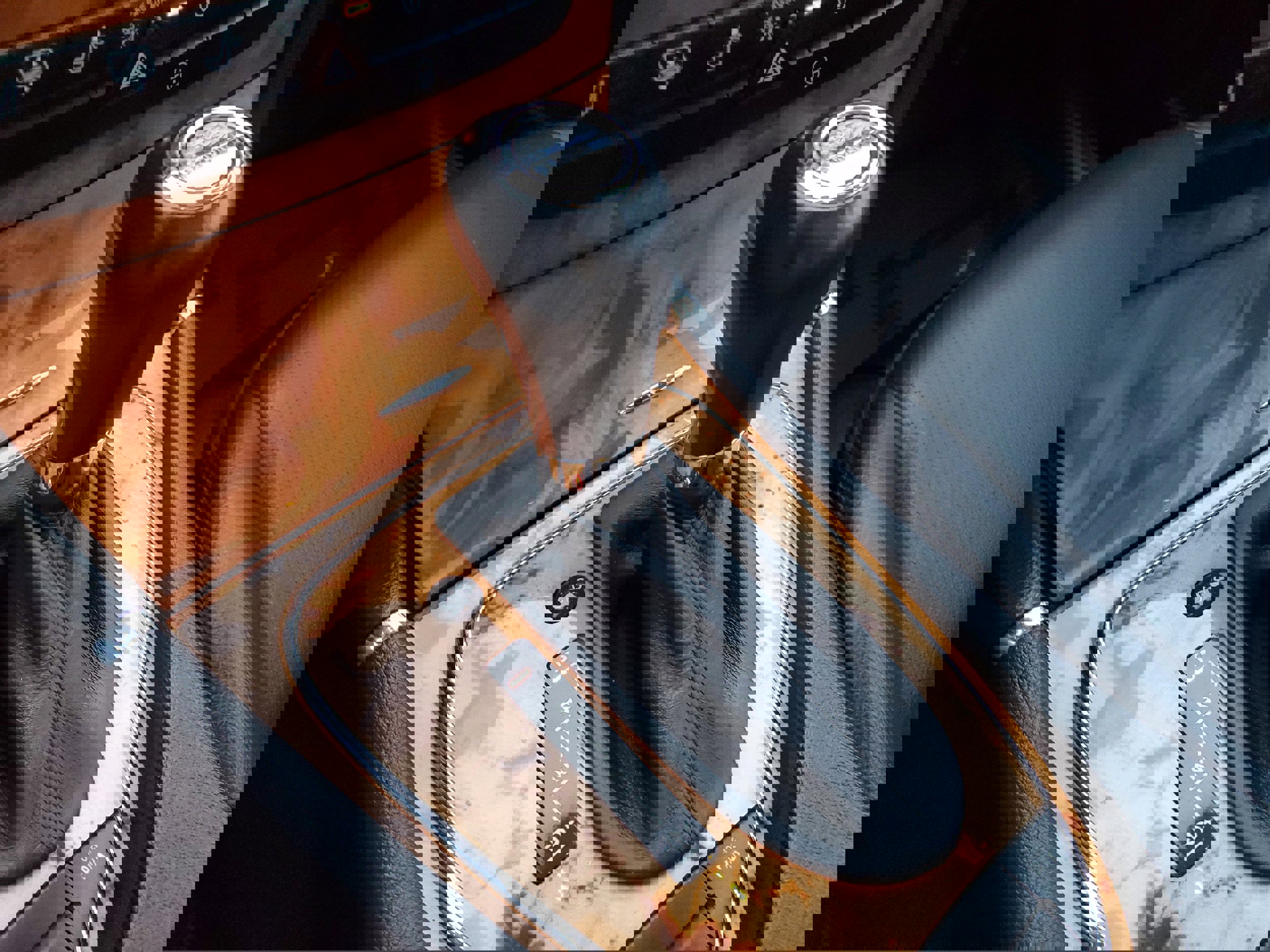 Used 2009 Mercedes-Benz E 350 4MATIC Sedan image 15