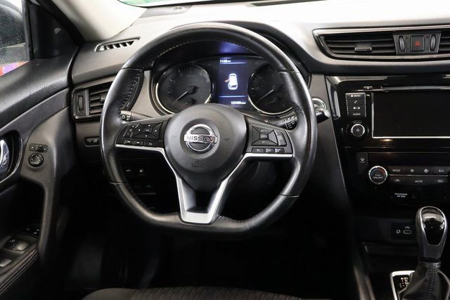 Used 2020 Nissan Rogue SV image 15