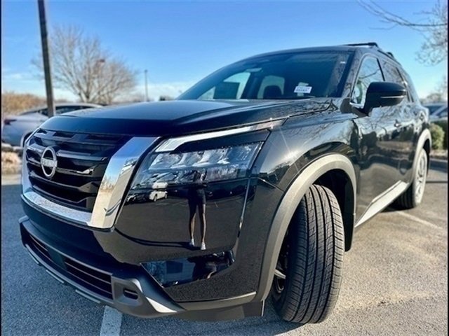 New 2025 Nissan Pathfinder SV