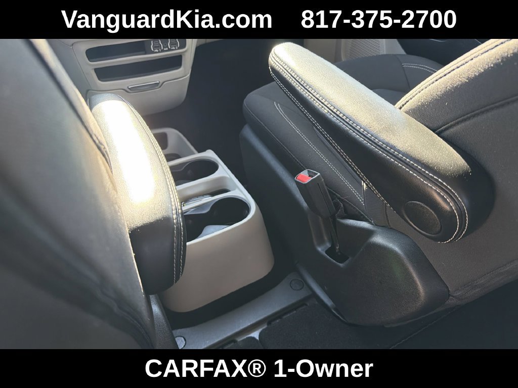 Used 2022 Chrysler Voyager LX FWD image 23