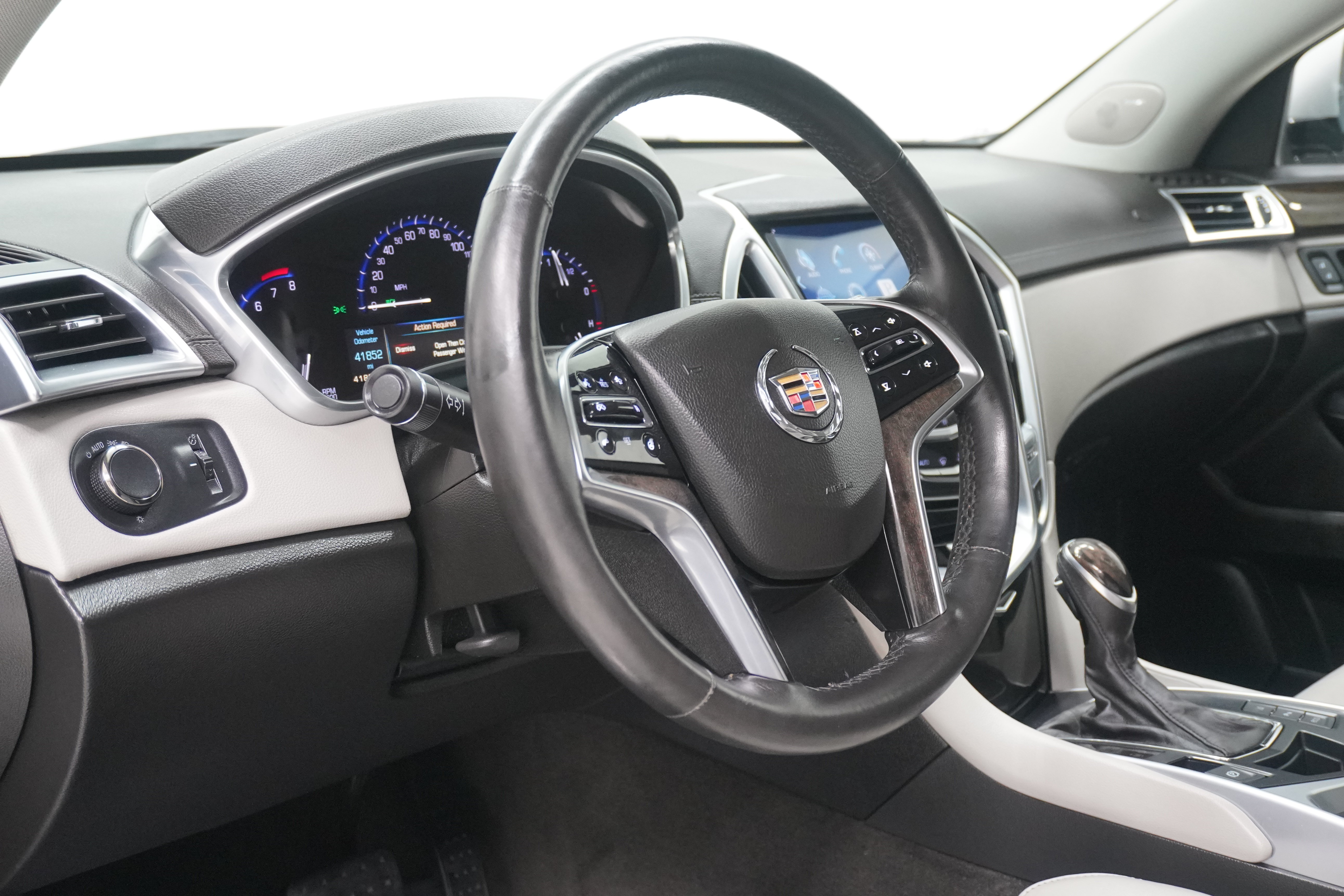 Used 2014 Cadillac SRX Luxury w/ Driver Awareness Package FWD image 9