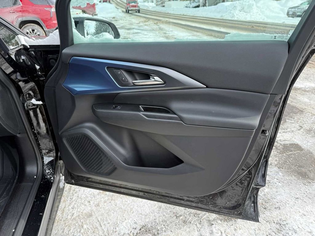 Used 2025 Chevrolet Equinox EV LT w/ Convenience Package image 32