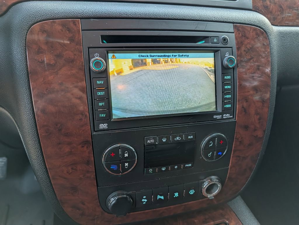Used 2008 Chevrolet Suburban LT image 17