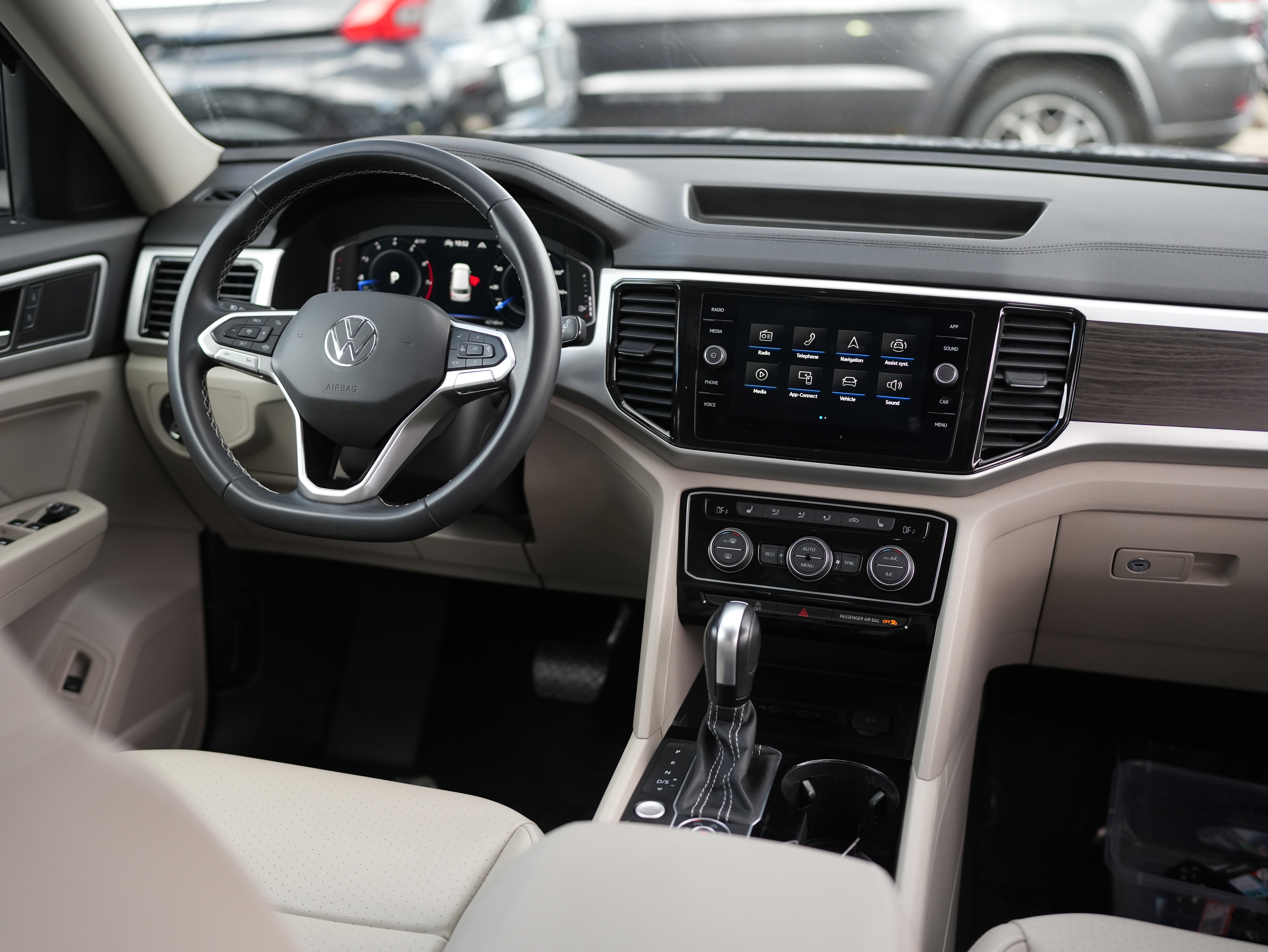 Certified 2022 Volkswagen Atlas SE w/ Black Wheel Package image 26