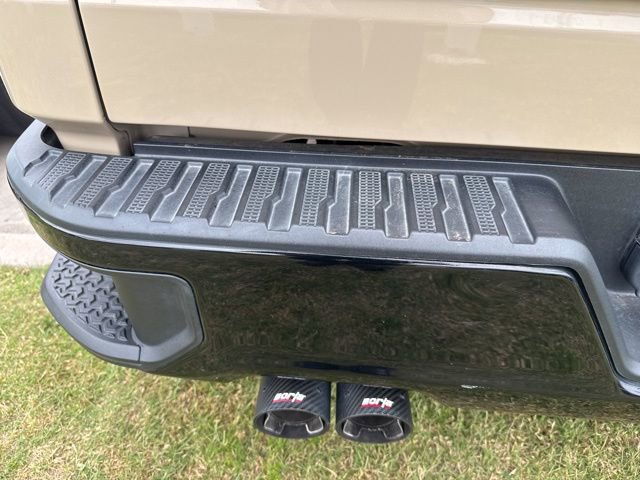 Used 2022 Chevrolet Silverado 1500 LT Trail Boss w/ LPO, Dark Essentials Package AWD/4WD image 6