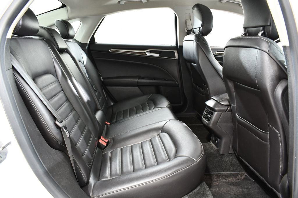 Used 2014 Ford Fusion SE w/ Equipment Group 202A FWD image 19