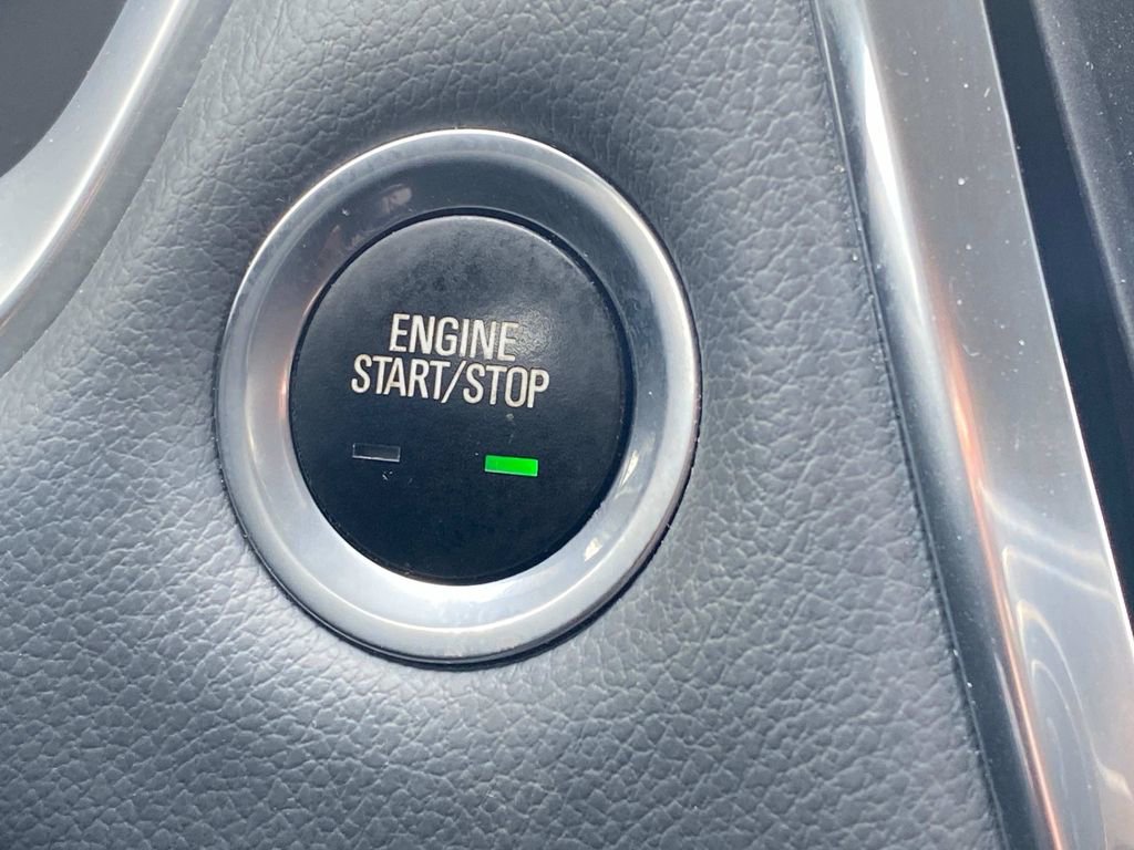 Used 2021 Chevrolet Traverse LT FWD image 31