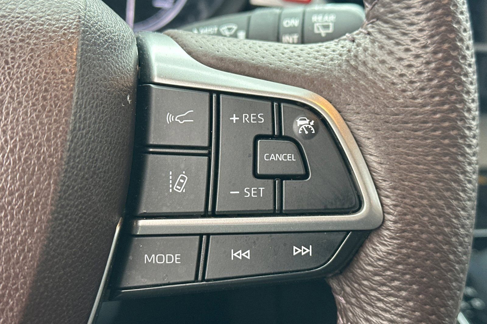 Used 2023 Toyota Sienna Platinum image 38